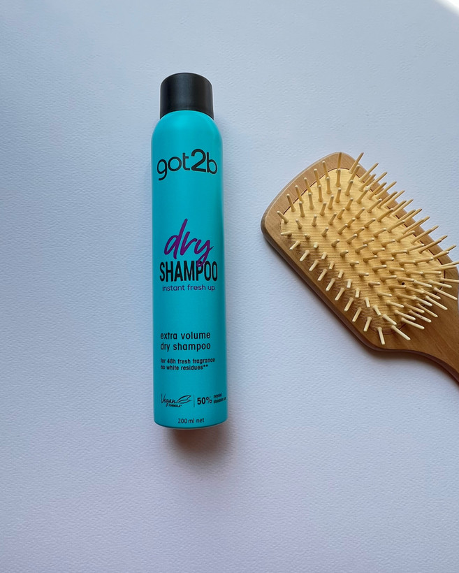 شامپو خشک شوارزکوف گات تو بی حجم دهنده مو مدل رفرش refresh