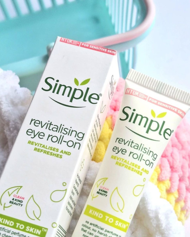 کرم دور چشم رولی احیا کننده Revitalising سیمپل سری Kind to Skin حجم 15ML