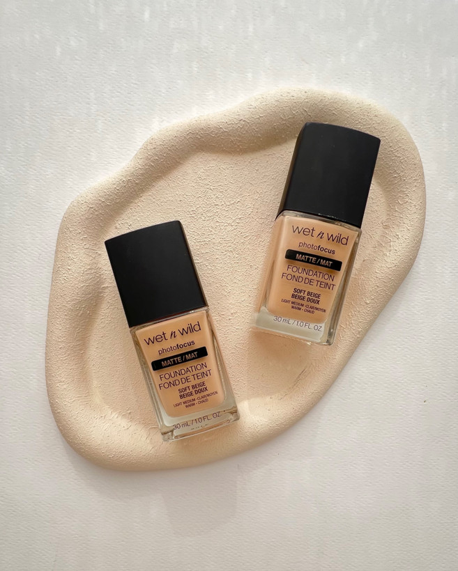 کرم پودر فتوفوکوس wet n wild رنگ SOFT BEIGE و رنگ CLASSIC BEIGE